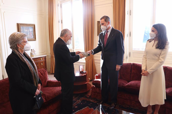 Joan Margarit receives the Cervantes Prize from King Felipe VI